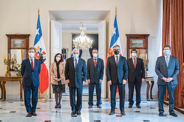 El Presidente recibió al consejo del Banco Central en pleno en La Moneda. Foto: Presidencia
