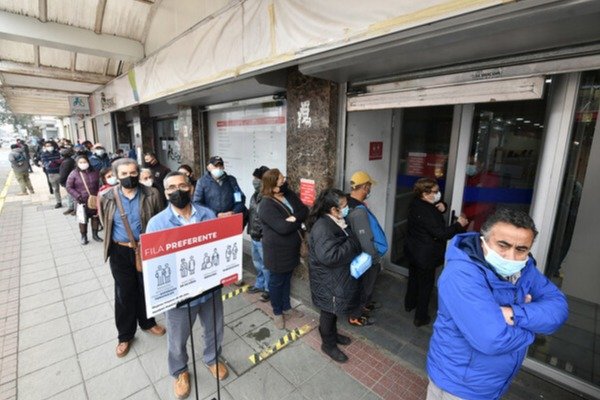 Tercer retiro impacta negativamente a todos los fondos de pensiones en abril