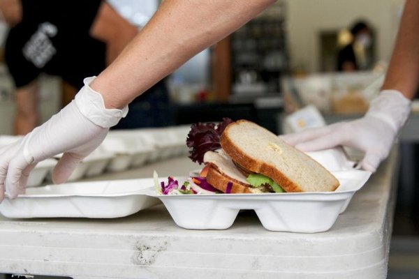 Desde el sándwich hasta un moderno edificio: el alza de los commodities amenaza subir el precio de todo