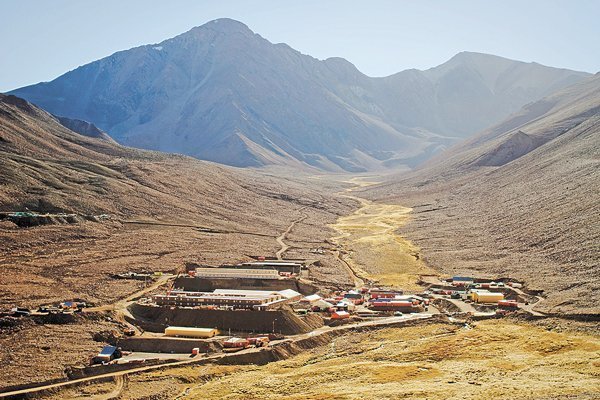 <p>Barrick reporta que ingresos de sus minas de cobre suben más de 30% empujados por mayores precios del mineral</p>