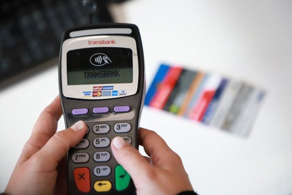 <p>Transbank reporta pérdidas y socios bancarios salen a inyectar casi US$ 43 millones en capital</p>