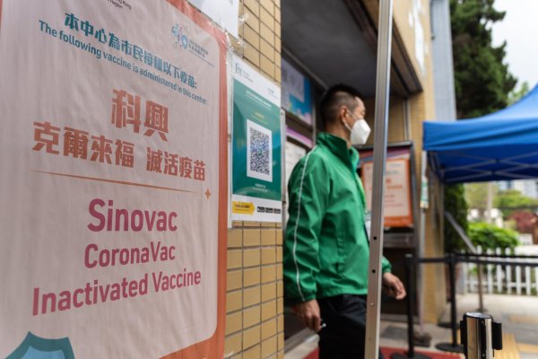 El mundo se vuelca a China en busca de vacunas ante crisis de suministro en India y críticas a EEUU