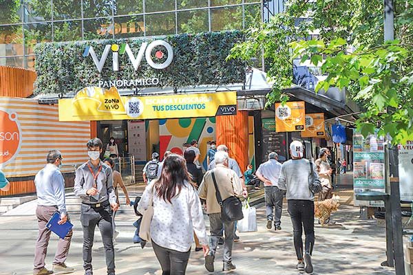 Feller baja clasificaciones de riesgo de operadora de malls VivoCorp