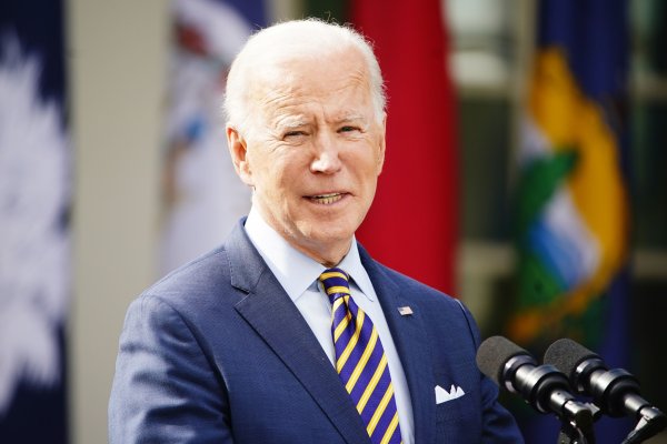 Biden dice que informe de empleo en EEUU muestra que recuperación económica tiene "largo camino por recorrer"