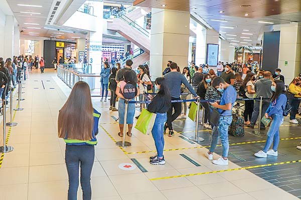 Ventas minoristas levantan ante menos comunas en cuarentena y están levemente por debajo a las de 2019