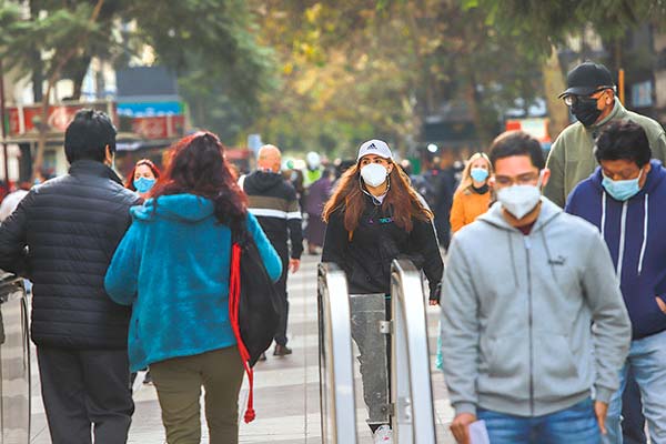 Economistas apoyan idea de limitar universo de renta básica y esperan que los retiros se detengan
