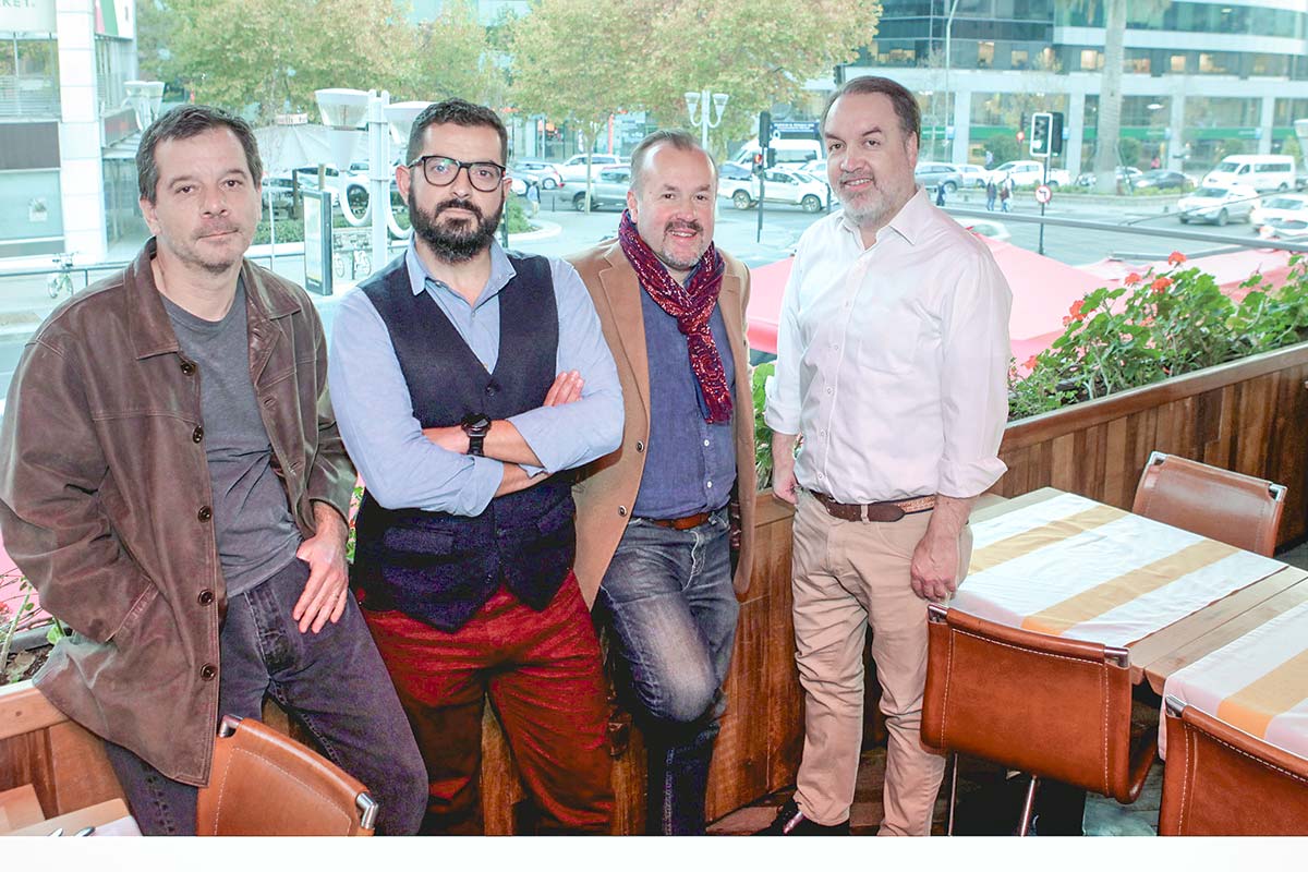 <p>Comando jungle: Cuatro analistas sacuden la política</p>