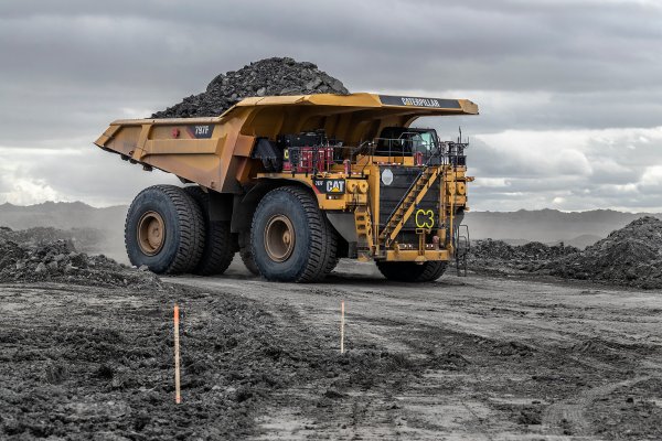 Distribuidora de camiones Caterpillar se adjudica contratos con Codelco