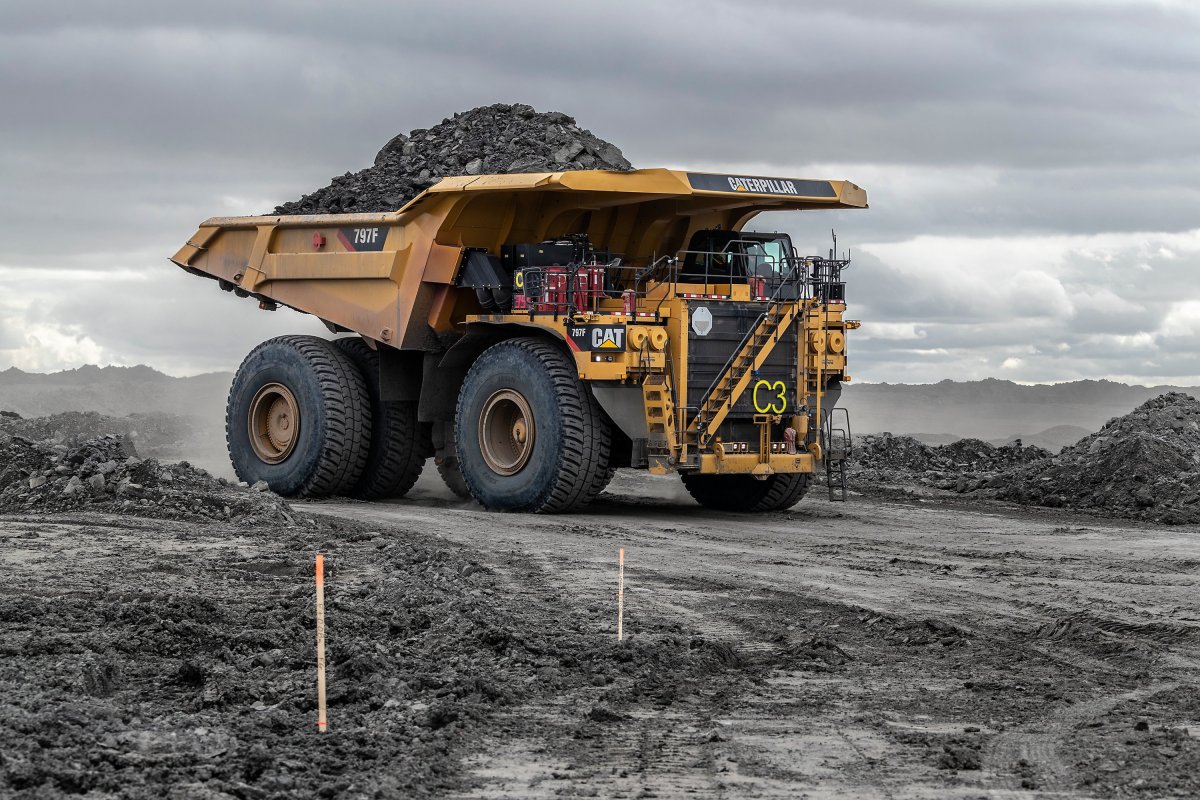 <p>Distribuidora de Caterpillar en Chile suscribe contratos con Codelco que involucran piloto de tecnología autónoma</p>