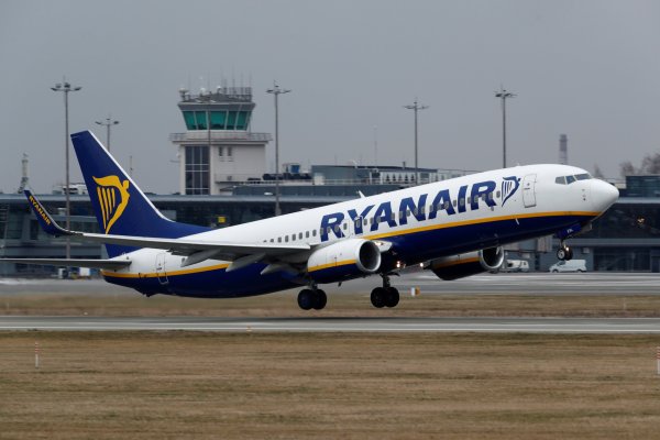 Ryanair registra la mayor pérdida anual de su historia, pero dice confiar en pronta recuperación de viajes