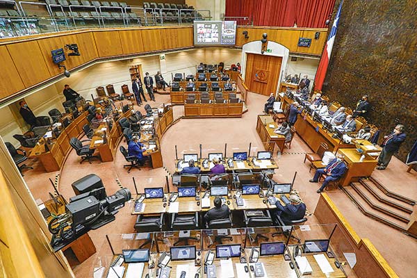 Tras debate, senadores votan a favor de la admisibilidad del royalty minero