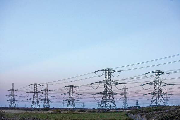 Transmisoras eléctricas se enfrentan a la CNE y acusan irregularidades en proceso de tarificación