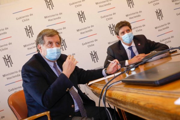 <p>Los ministros del Trabajo y de Hacienda, Patricio Melero y Rodrigo Cerda, explicaron la fórmula para aumentar el salario mínimo.</p>