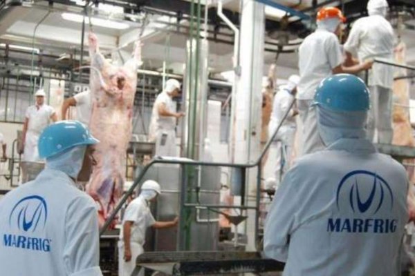 Regulador de Brasil acusa a fundador de gigante de alimentos Marfrig de uso de información privilegiada