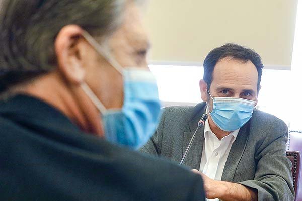 Lorenzini y Nuñez frente a frente ayer en la comisión de Hacienda. Foto: Agencia Uno