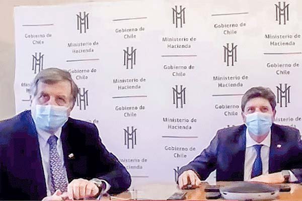 Los ministros del Trabajo y de Hacienda, Patricio Melero y Rodrigo Cerda, explicaron la fórmula para aumentar el salario mínimo.