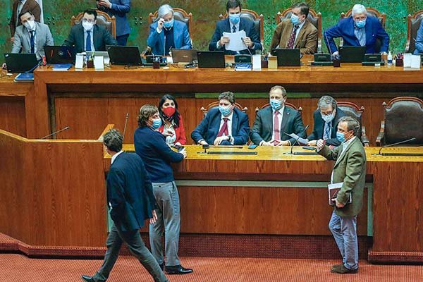 Salario mínimo pasa al Senado pero sin el reajuste ni el aumento del subsidio estatal