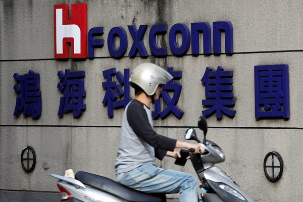 Foxconn logra un acuerdo multimillonario con PTT en Tailandia para desarrollar vehículos eléctricos