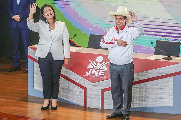 Keiko Fujimori y Pedro Castillo están en un empate técnico a menos de una semana de las elecciones. Foto: Reuters