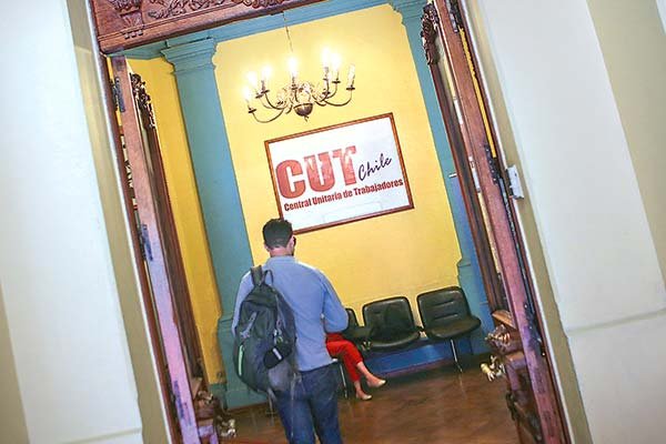 Activas negociaciones en la CUT para definir nuevo presidente