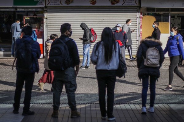 <p>El empleo pierde terreno entre febrero y abril ante las mayores restricciones a la movilidad</p>