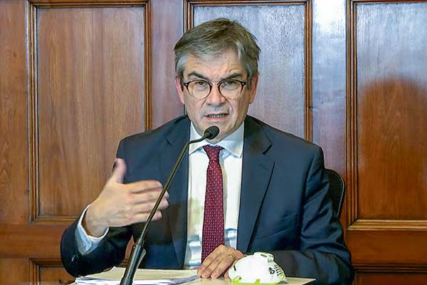 Marcel enfatiza que las cuarentenas tendrán un efecto más acotado en la actividad y que es prioritario recuperar los ahorros usados