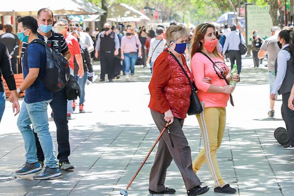 Renta variable y alza del dólar impulsan a Fondos A y B: rentan 6,13% y 3,61% en el año