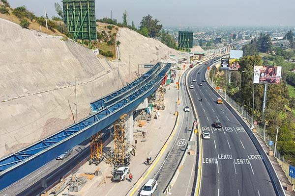 Consultora propone cambio en el planeamiento de Santiago que permitiría ahorros de unos US$ 10 mil millones en una década