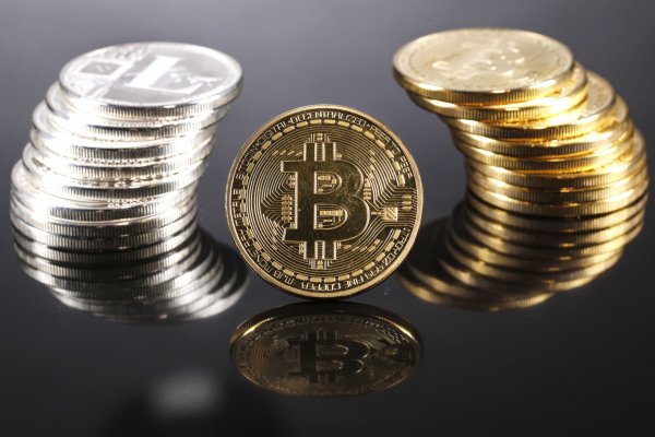 FMI advierte problemas legales y económicos con adopción del bitcoin en El Salvador