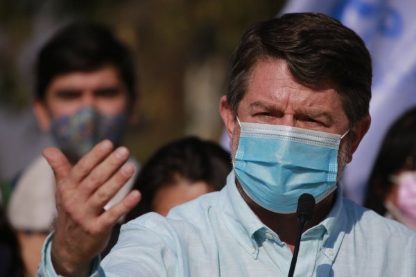 En una disputa voto a voto Claudio Orrego (DC) se impuso a Karina Oliva (Comunes) en la RM