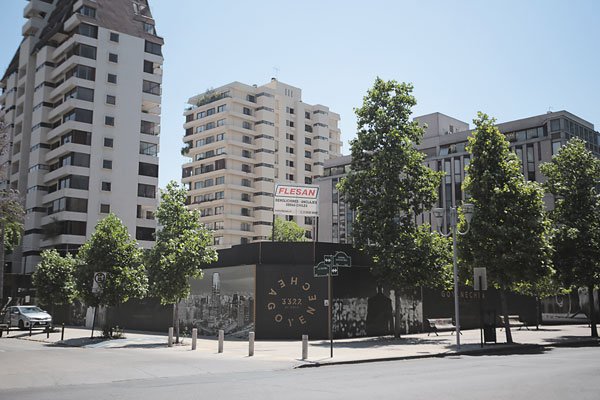 El empresario compró el terreno a PatagonLand en 2018 y proyecta levantar un edificio de oficinas de lujo.