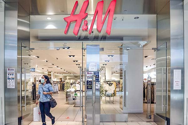 Ventas de H&M se aceleran pese al cierre temporal de locales por restricciones sanitarias
