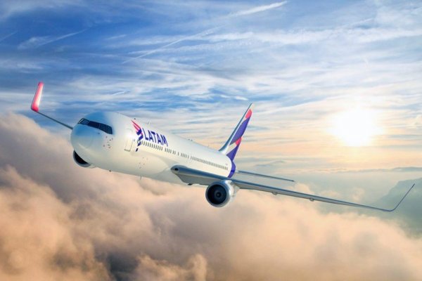 Acusan a Latam de práctica abusiva en Brasil y autoridad anuncia multas contra la aerolínea