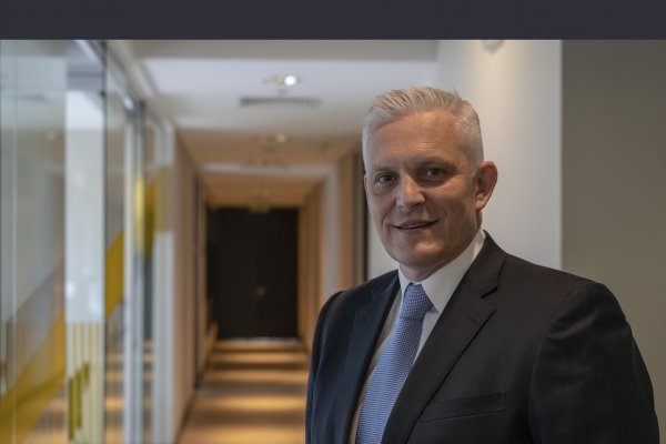 Siguen los movimientos en EY: histórico socio de Auditoría se traslada a Perú