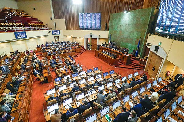 Cámara despacha a ley proyecto que establece cuota de género en directorios de empresas públicas
