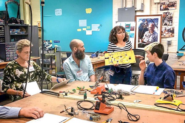 El innovador método educativo de MIT que aterriza en Chile