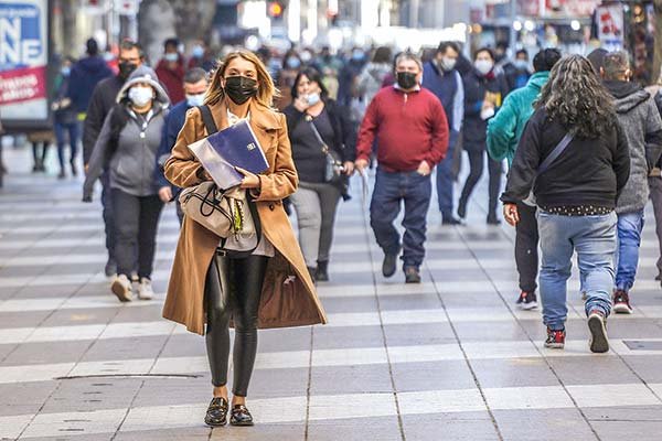 Banca de inversión vuelve a mejorar proyección de PIB de Chile este año, pero degrada la del 2022