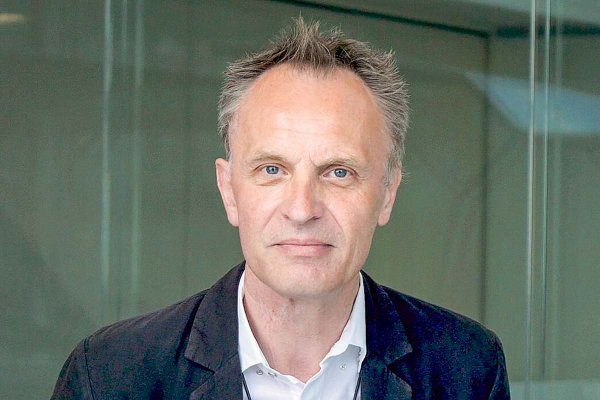 Editor de revista The Lancet: “Cerrar las escuelas no es la mejor vía”
