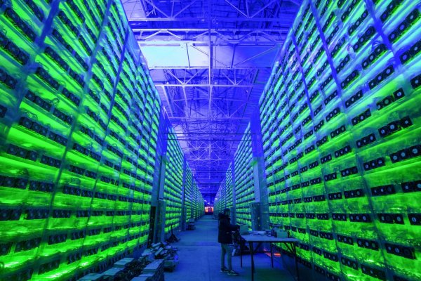 Irán incauta 7 mil computadores para minería ilegal de criptomonedas en mayor operativo a la fecha