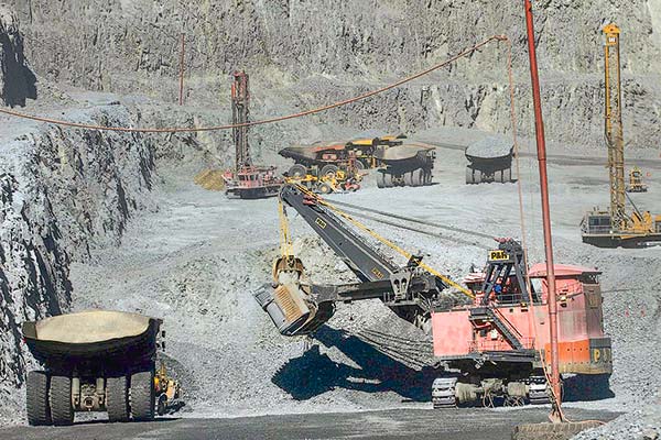 Exejecutivos de Codelco evalúan proyecto de royalty en inicio de audiencias en el Senado