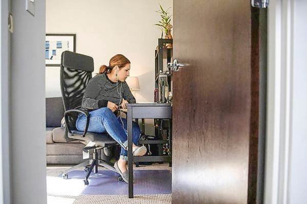 <p>Teletrabajo: Suseso se pronuncia sobre si una caída en el hogar puede calificar como accidente laboral</p>