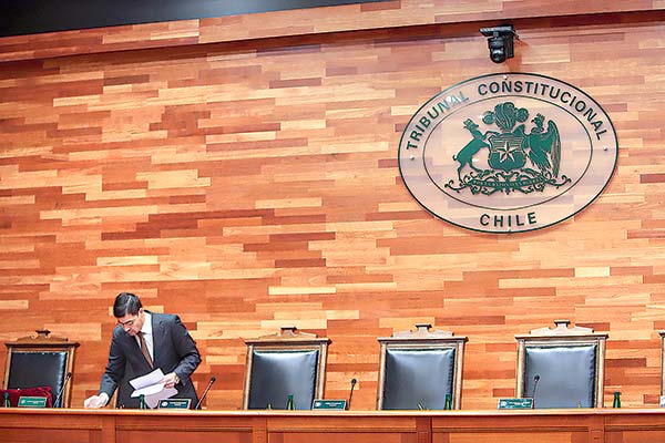 Caso seguros: dirigentes acuden al TC en causa de desafuero y logran suspender el proceso