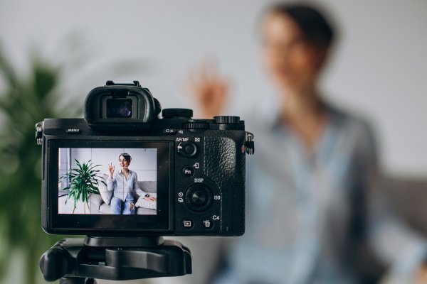 "Pump and dump": la fraudulenta tendencia influencer para ganar dinero en bolsa