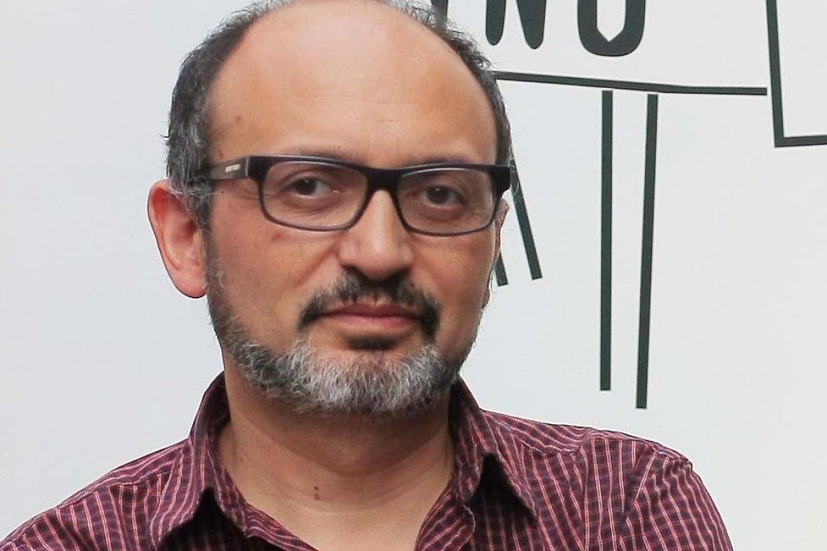 <p>Gazi Jalil entrega recomendados sobre periodismo y democracia</p>