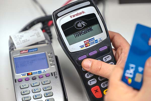 Transbank acusa ante el TDLC que Visa y Mastercard constituyen un duopolio en el mercado de tarjetas