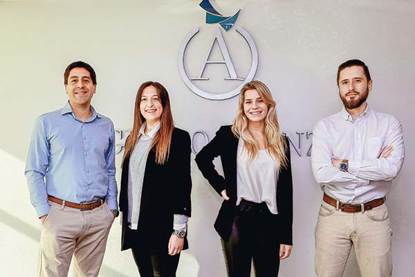 Alfonso Bawarshi, Antonia Varela, Sofía Horn y Juan Pablo Saez del Grupo Avanza.