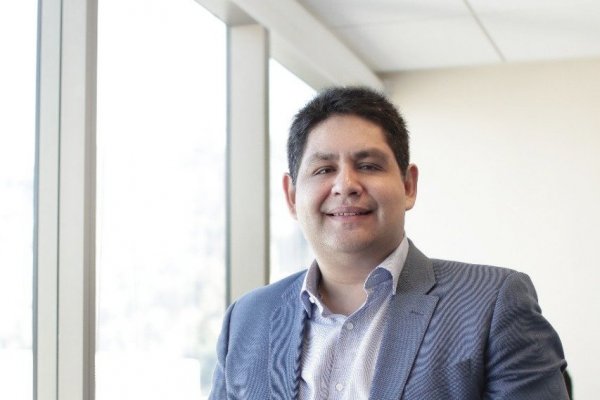 Cristián Bustos, CEO y fundador de Beeok.