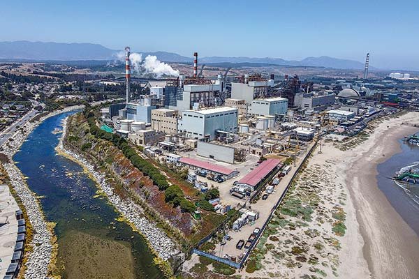 AES Andes adelanta cierre de cuatro centrales y Puchuncaví no tendría unidades a carbón en 2025