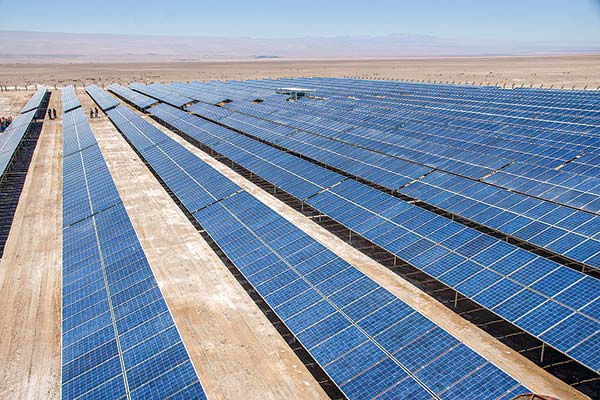 Gobierno presentará en agosto estrategia tributaria y económica para apoyar transición energética