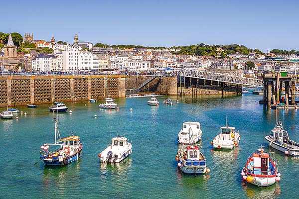 Guernsey, la isla que atrae a los gestores de fondos por sus beneficios tributarios